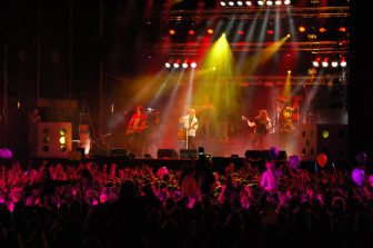 ROSE BYRNE WEARS DESERT DIAMONDS AT THE VANITY FAIR OSCAR PARTY